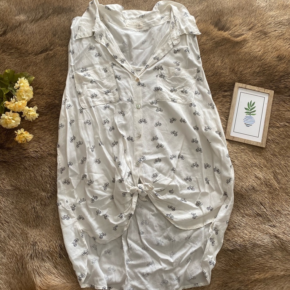 Adorable button down bicycle tank ☀️